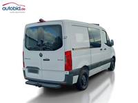 Pogled od pozadi desno