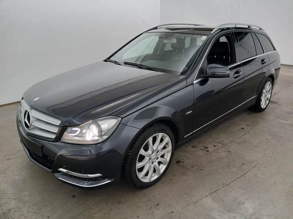 Vue de l’avant gauche