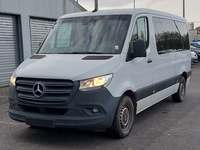 Pogled od napred levo