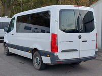 Pogled od pozadi levo