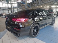 Skats no labās puses aizmugurē