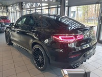 Skats no kreisās puses aizmugurē