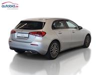 Pogled od pozadi desno