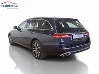 Vaade tagant vasakult