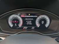 Pohled na přístrojovou desku