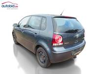 Skats no kreisās puses aizmugurē