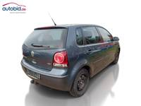 Skats no labās puses aizmugurē