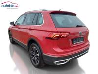 Skats no kreisās puses aizmugurē