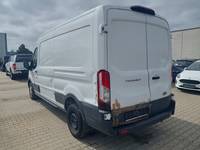 Vaade tagant vasakult