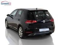 Vaade tagant vasakult