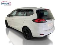 Vaade tagant vasakult