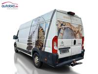 Vaade tagant vasakult