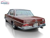 Vaade tagant vasakult