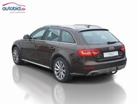 Vaade tagant vasakult