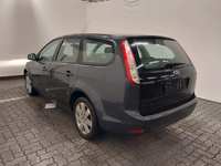 Vaade tagant vasakult