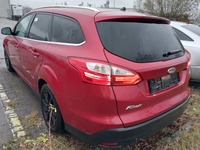 Vaade tagant vasakult