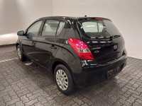 Vaade tagant vasakult