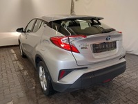 Vaade tagant vasakult