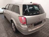 Vaade tagant vasakult