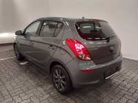 Vaade tagant vasakult