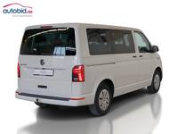 Pogled od pozadi desno