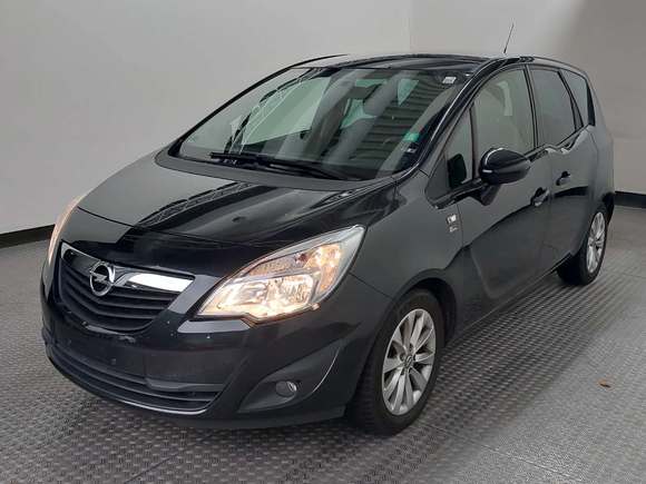 Pogled od napred levo