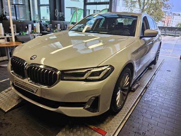 Pogled sprijeda lijevo