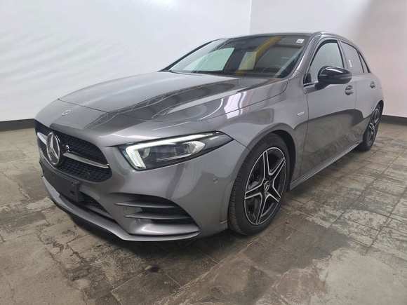 Pogled od napred levo