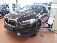 Skats no kreisās puses priekšā