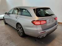 Vaade tagant vasakult