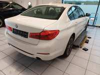 Skats no labās puses aizmugurē