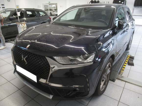 Skats no kreisās puses priekšā