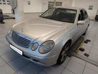 Skats no kreisās puses priekšā