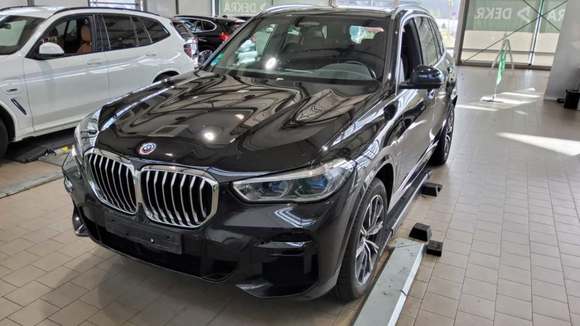 Skats no kreisās puses priekšā