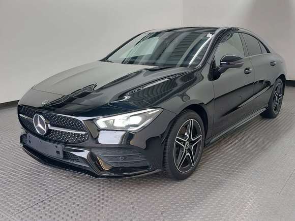 Pogled od napred levo