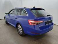 Vue de l’arrière gauche