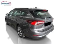 Vue de l’arrière gauche