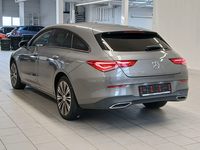 Pogled od pozadi levo