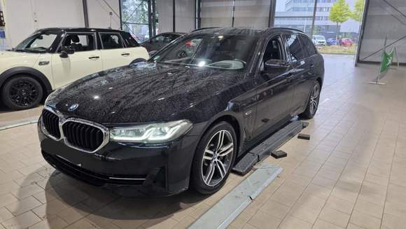 Skats no kreisās puses priekšā