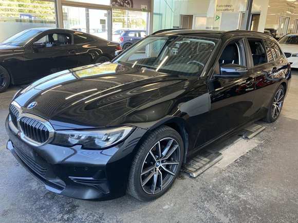 Skats no kreisās puses priekšā