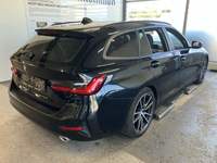 Skats no labās puses aizmugurē