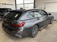 Skats no labās puses aizmugurē