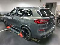 Vista traseira esquerda