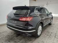 Skats no labās puses aizmugurē