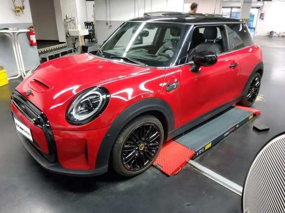 Vista dianteira esquerda