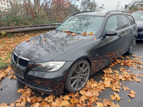 Вид спереди слева