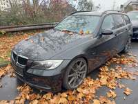 Skats no kreisās puses priekšā