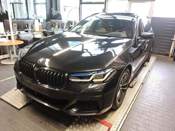 Вид спереди слева