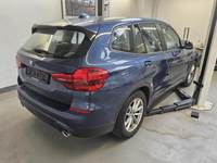 Skats no labās puses aizmugurē