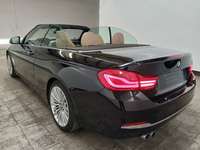 Skats no kreisās puses aizmugurē